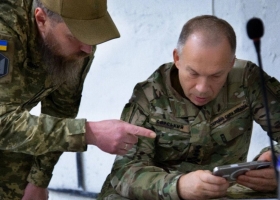 Сирський миттєво звільнив командирів 14 ОМБр та 10 армійського корпуса, що є сигналом для інших, — воєнні експерти