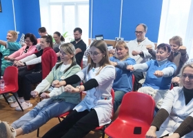 Майже тисяча українських медиків отримали психологічну підтримку від ZDOROVI та Americares