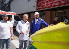 Лікарня Мечникова отримала сучасну швидку: фонд «Надія» та Валерій Дубіль передали авто для порятунку важких пацієнтів