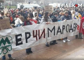 «Скляні зупинки не врятують від ракет»: кияни вийшли на протест під КМДА