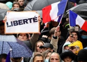 Во Франции 40 тысяч человек протестовали против COVID-пропусков