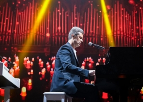 «Два світи» Євгена Хмари та виконавиці ODARA у Києві: музика, що підтримує і об’єднує